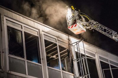 EXKLUSIVE Flammenbilder! Pluederhausen: Flammen schlagen aus Kristall-Ausstellung von Thomas G. Hornauer